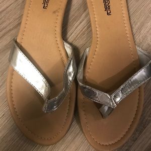 Discovery Flip Flops